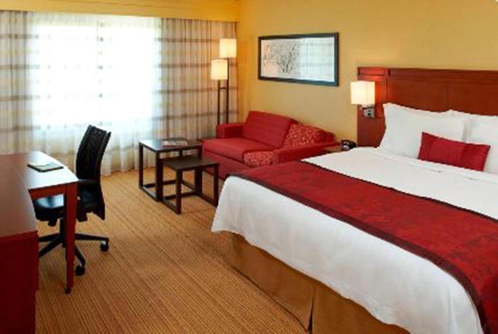 King Room with Sofa Bed and Adapted Tub - Mobility and Hearing Accessible interior